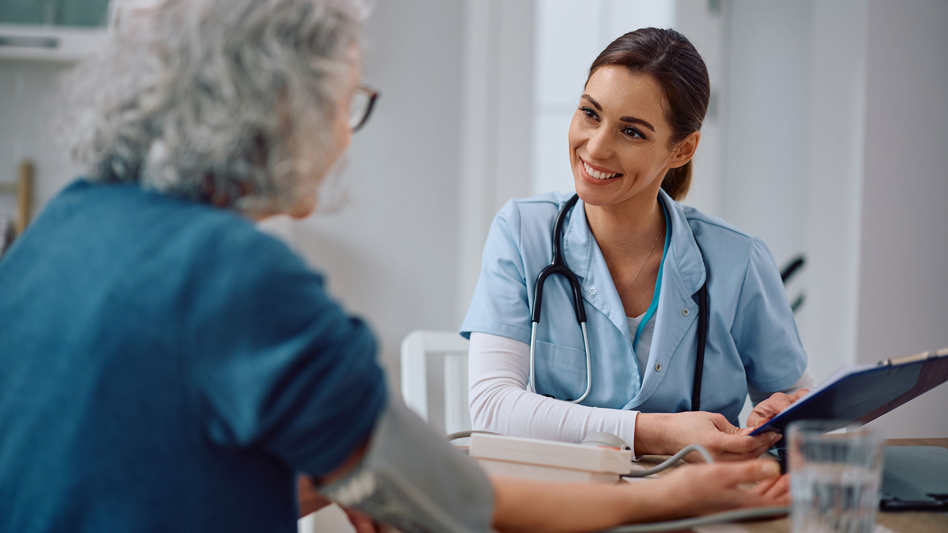 Indemnizatie insotitor vs. asistent personal